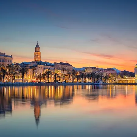 Inviting 7 Sleeps 4 Guests Apartament Split