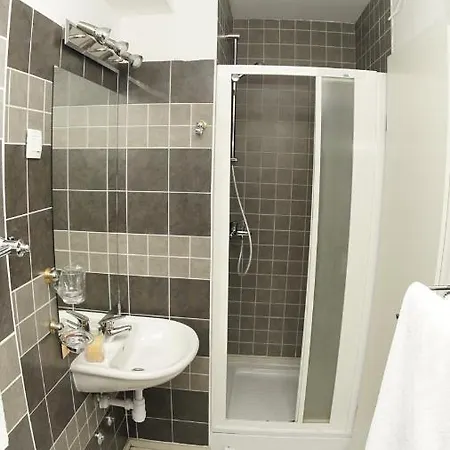 Apartament Inviting 7 Sleeps 4 Guests Split