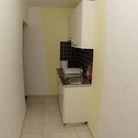 Inviting 7 Sleeps 4 Guests Apartment *