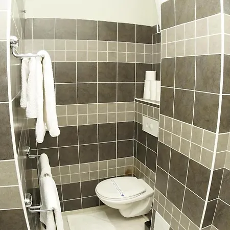Inviting 7 Sleeps 4 Guests * Split