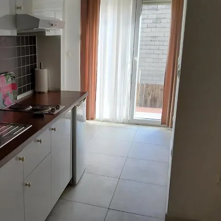 Inviting 7 Sleeps 4 Guests Apartment