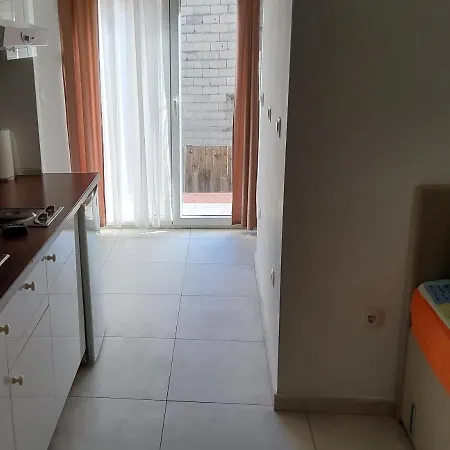 Apartment Inviting 7 Sleeps 4 Guests *