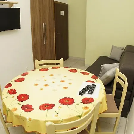 Inviting 7 Sleeps 4 Guests Apartment