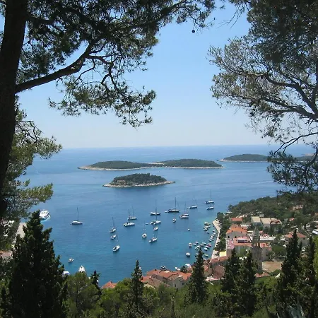 Inviting 7 Sleeps 4 Guests * Split