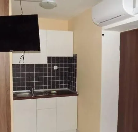 Apartment Inviting 7 Sleeps 4 Guests