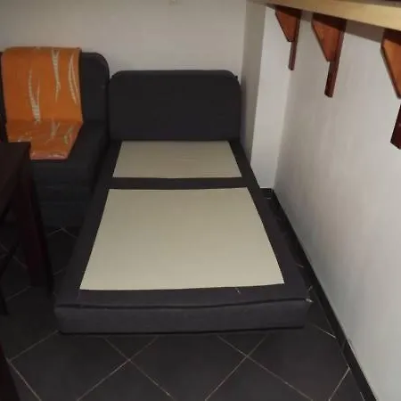 Inviting 7 Sleeps 4 Guests