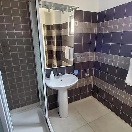 Inviting 7 Sleeps 4 Guests * Split