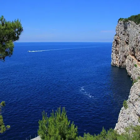 Inviting 7 Sleeps 4 Guests Apartment Split