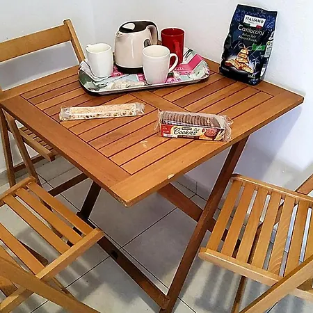 Apartment Inviting 7 Sleeps 4 Guests *