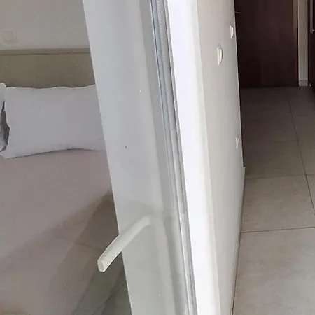 Inviting 7 Sleeps 4 Guests アパート *